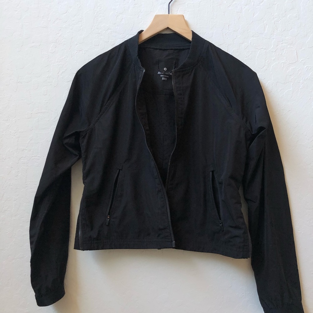 Athleta travel jacket w zipped pockets